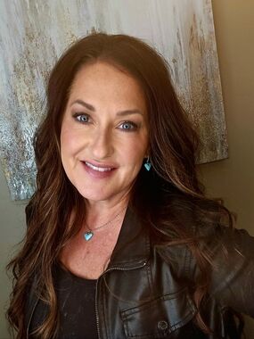 Meet your Posher, Carrie | Founder of Carrie & Co